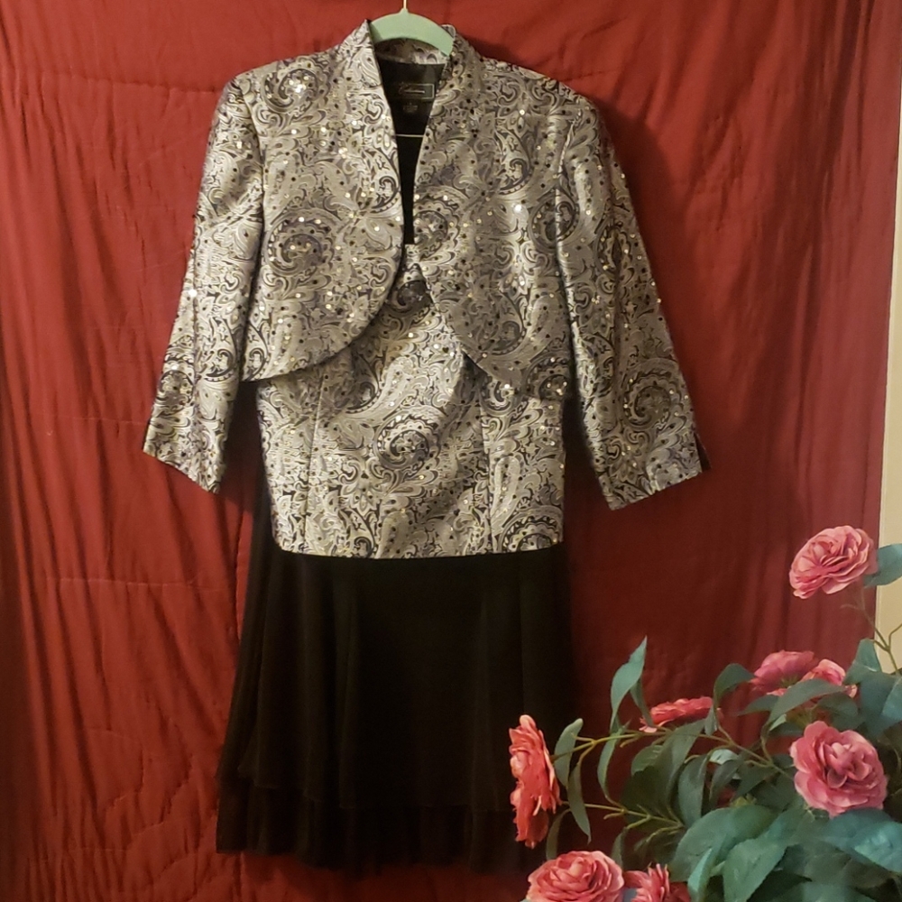 (B) Sequined